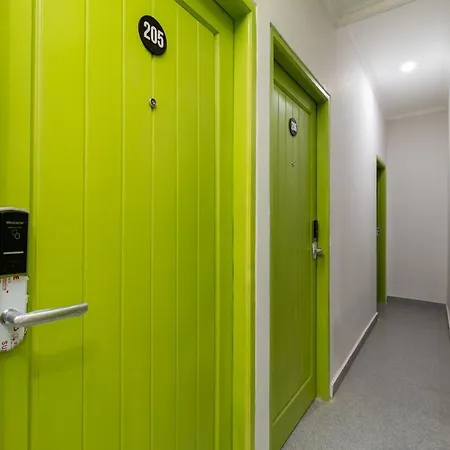 Urbanview Hotel Bizhome Artha Gading Boulevard By Reddoorz-3
