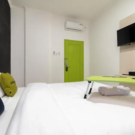 Urbanview Hotel Bizhome Artha Gading Boulevard By Reddoorz-2