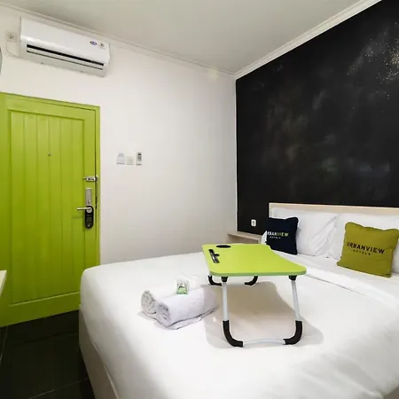 Urbanview Hotel Bizhome Artha Gading Boulevard By Reddoorz-3