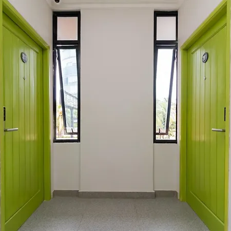 Urbanview Hotel Bizhome Artha Gading Boulevard By Reddoorz-3