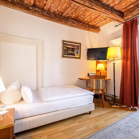 Chin-Chin Hotel Ehemals Bohemian Hotel-2
