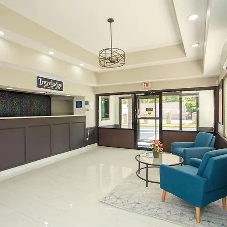Travelodge By Wyndham Macon West-2