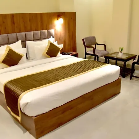 Hotel Aarna-3