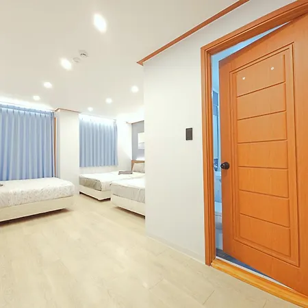 Oyo Rooftop Hostel-2