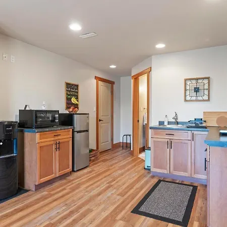 Shawnigan Hills Guest Suite-2