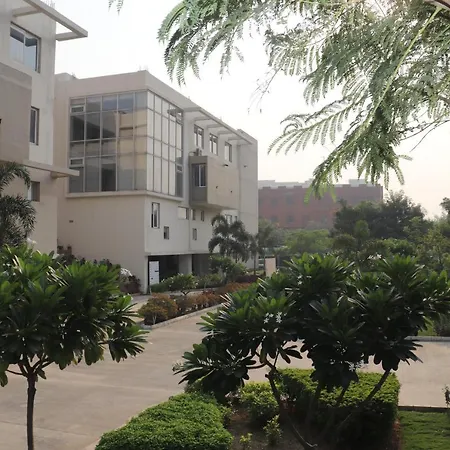 Faculty House- Cosy Lounge Near Expo Mart-2