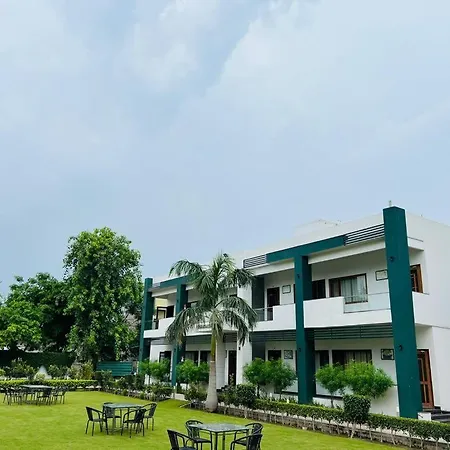 Hotel Whistling Greens-2