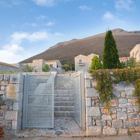 Armantanis Luxury Suites-3
