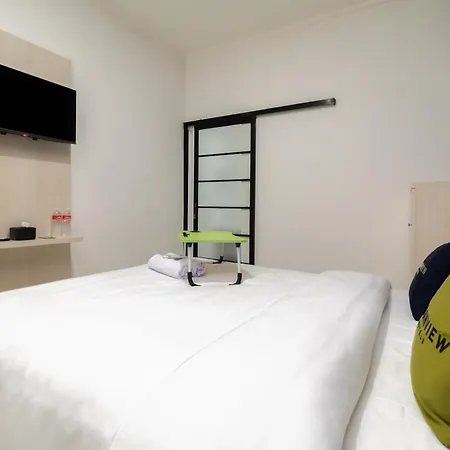 Urbanview Hotel Bizhome Artha Gading Boulevard By Reddoorz-2