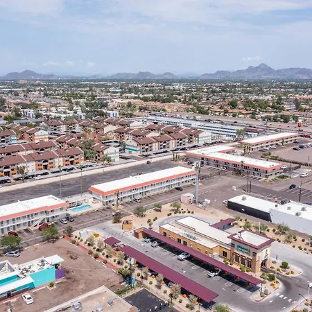 Super 8 By Wyndham Phoenix West-3