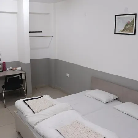 Faculty House- Cosy Lounge Near Expo Mart-3