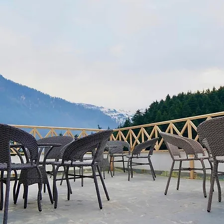 North Deodar Avenue, Manali-3