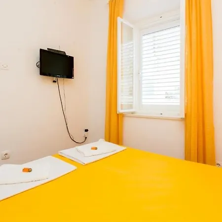 Yellow Room Guesthouse-3