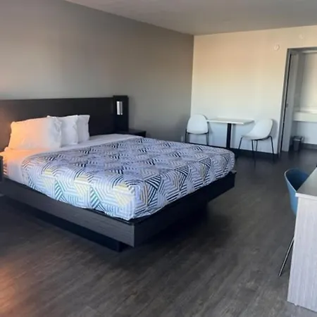 Clarion Pointe-2