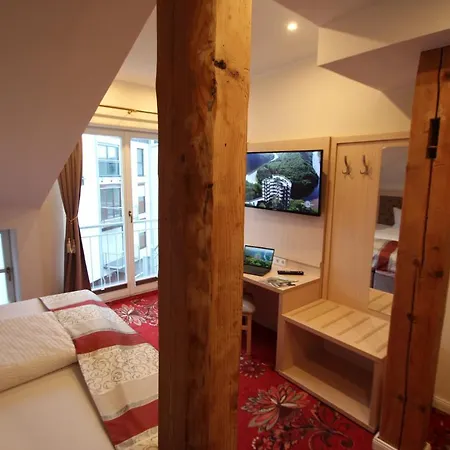 Hotel Stadtvilla Laux-3