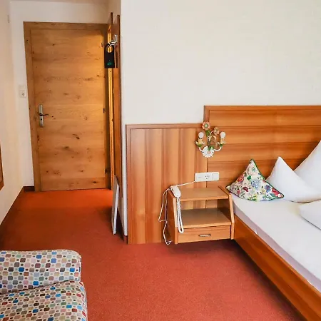 "Quality Hosts Arlberg Hotel Garni Moessmer"-2