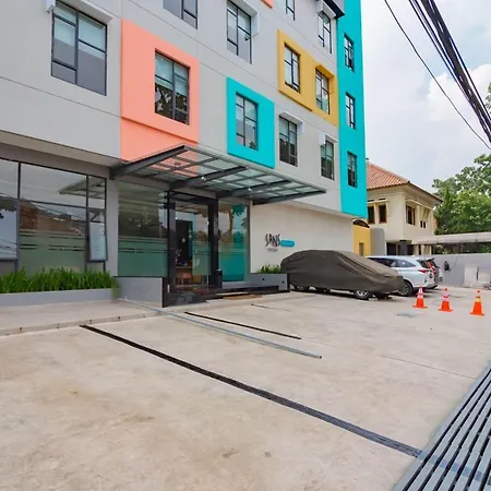 Sans Hotel Alexander Bandung-2