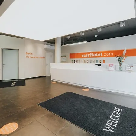 Easyhotel Berlin Hackescher Markt-3