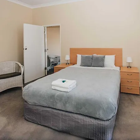 Settlers Hotel York-2