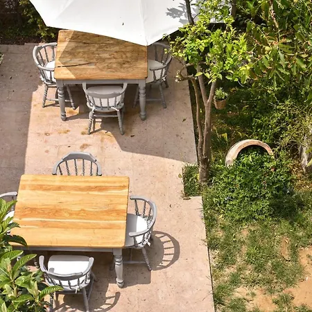 Lunaria Guest House-2