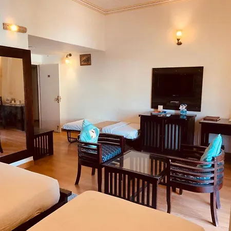 Hotel Glitz-2