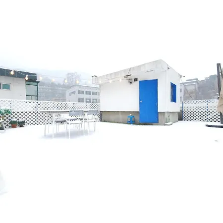 OYO Rooftop Hostel-3