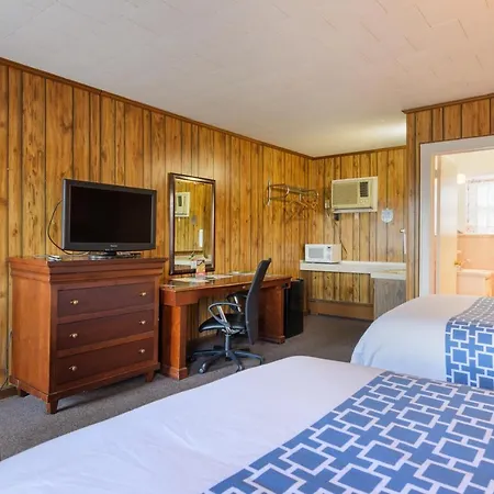 Knob Hill Motor Lodge-3