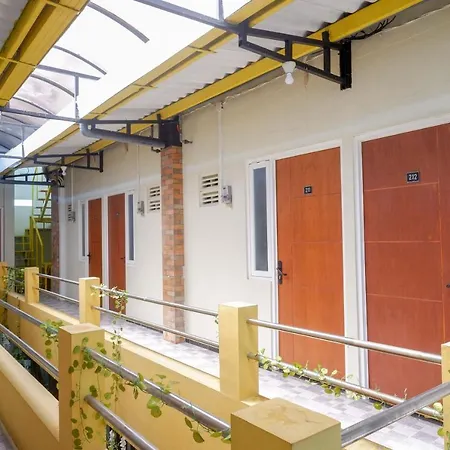 RedDoorz near Bandara Ahmad Yani Semarang-3