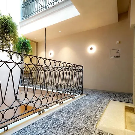Bergamo Inn 21-2