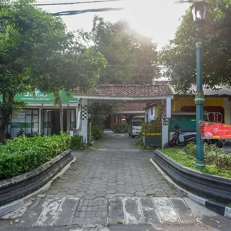 Reddoorz Near Plengkung Gading 2-3
