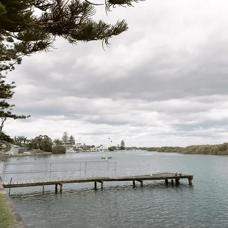 Black Swan Waterfront Motel (Adults Only)-2