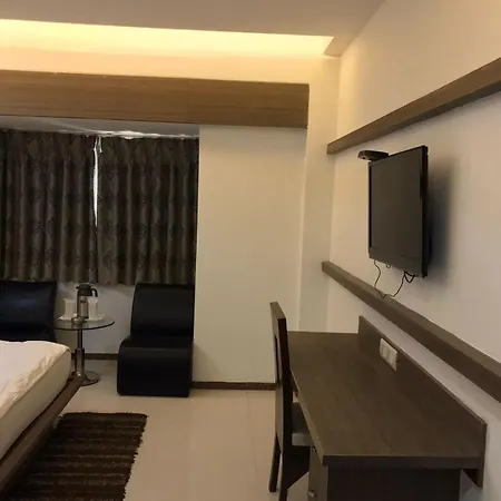 Pearl Hotel & Banquets Ahmedabad-3