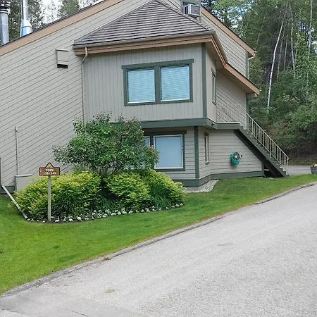 Akiskinook Resort: Lakeside Family Retreat with Diverse Amenities-2