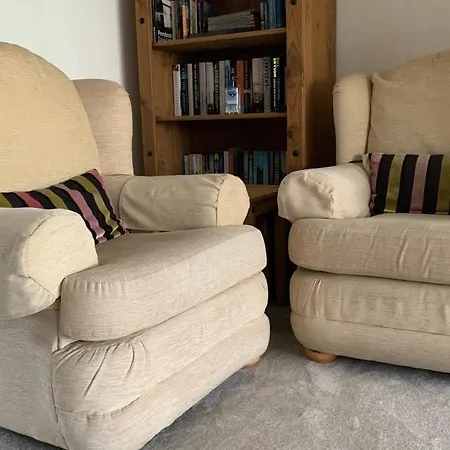 Ramsey House - Luxury Licensed B&B - Parking And Guest Lounge-2