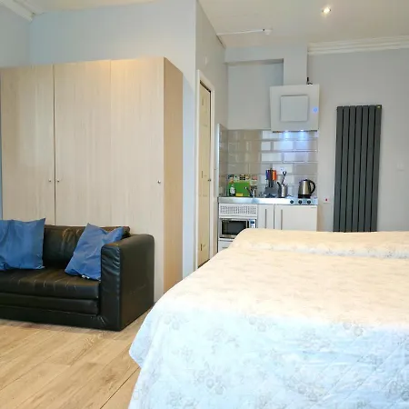 Avis Hotel-2