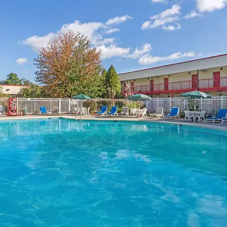 Ramada By Wyndham Yonkers-2
