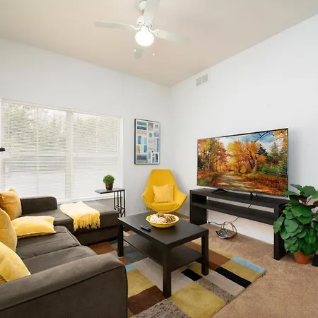 Pet Friendly House In Resort Style Condo Near Disney, 4 Pools, Hot Tub & Gym-2