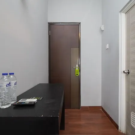 Urbanview Hotel Arafuru Residence Duren Sawit-3