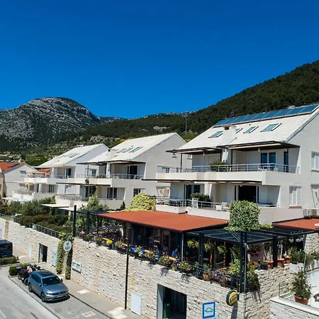 Apartments Villa Azzurra Bol-2