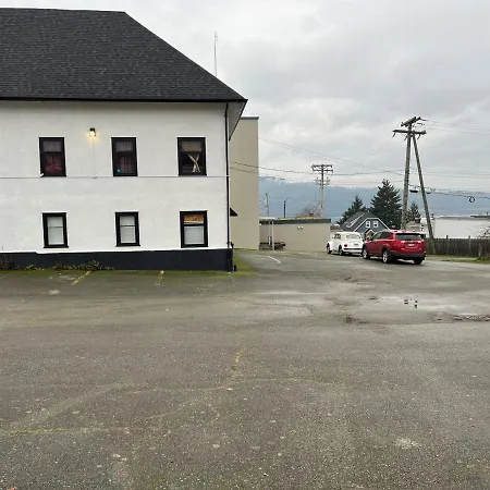 Char'S Landing Hostel-3