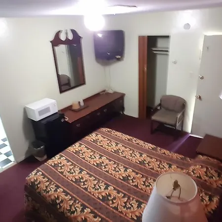 Travelers Motel-2