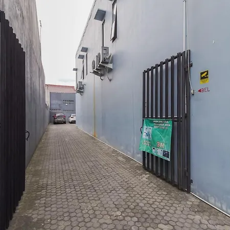 Urbanview Hotel Arafuru Residence Duren Sawit-3