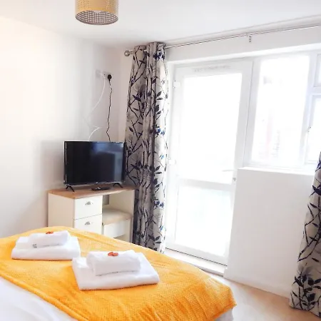 Modern, Well Located En-Suite Rooms With Parking - Orbitat Accommodations-3