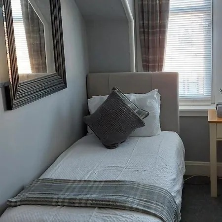 Riverbank Guesthouse Inverness-3