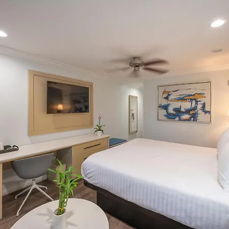 Ramada By Wyndham Redondo Beach-3