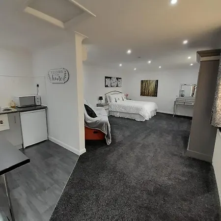 Riverside Rooms At Wheelgate House-3