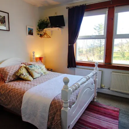 The Red Red Robin Cottage-2
