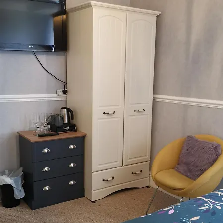 Brooklands Guest House-3