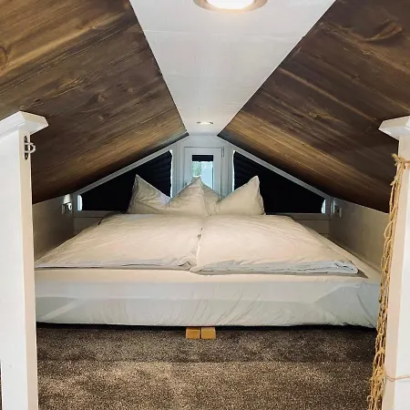 Tiny House Ems im PIER9 Tiny House Hotel-2