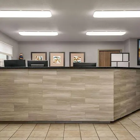 Travelodge By Wyndham Yuma-3